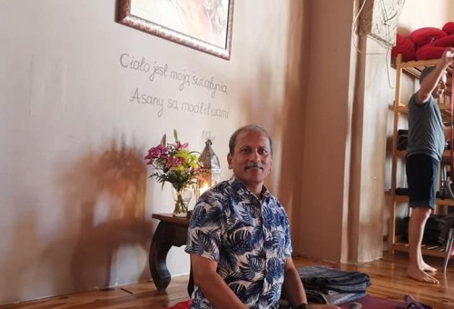 Warsztat jogi Iyengara z H.S. Arunem z Bangalore